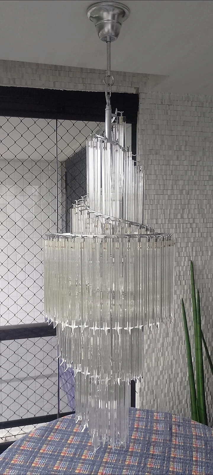 Lustre em cristal após higienização completa e restauração de brilho