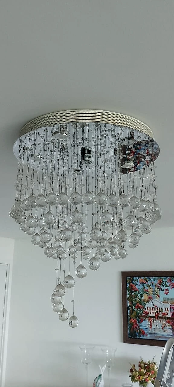 Lustre de sobrepor em ambiente residencial antes do serviço