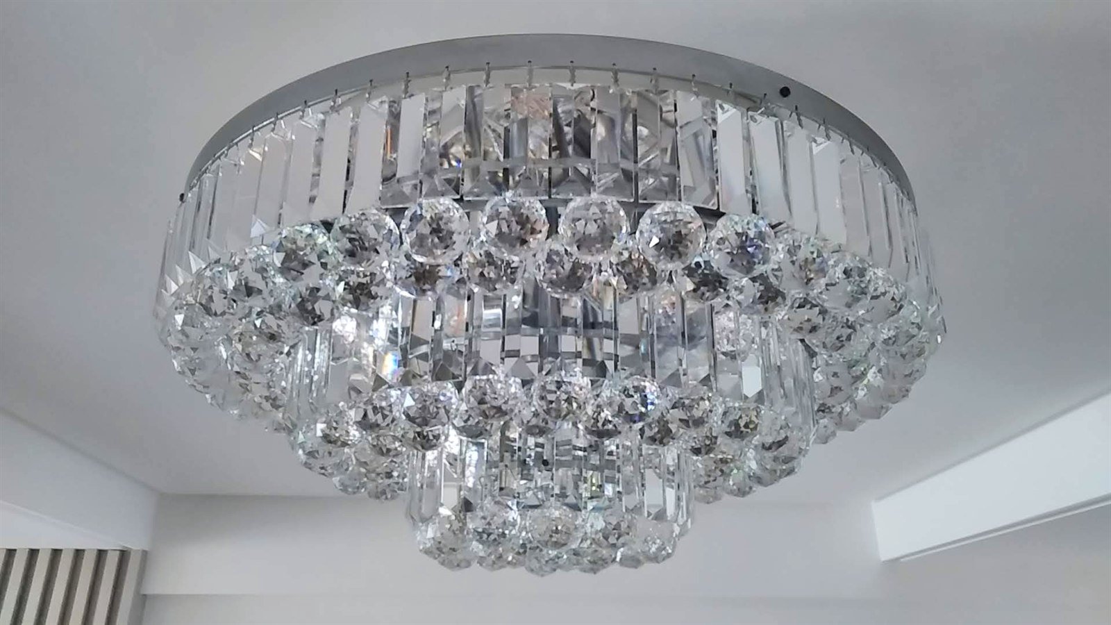 Lustre de cristal limpo e brilhante para atendimento premium